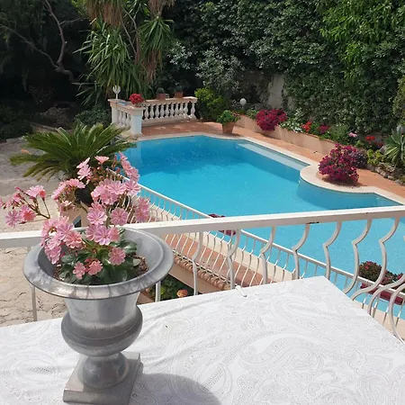 Silhouette With Pool And Seaview Close To Monaco