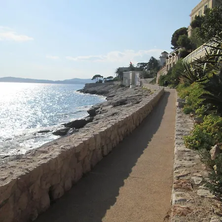 Silhouette With Pool And Seaview Close To Monaco *